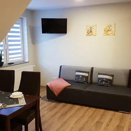 U Podnoza Zamku * Щитна