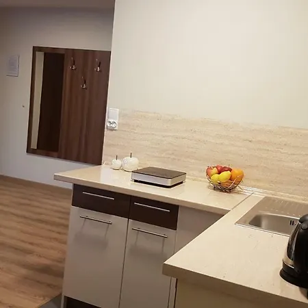 U Podnoza Zamku Щитна