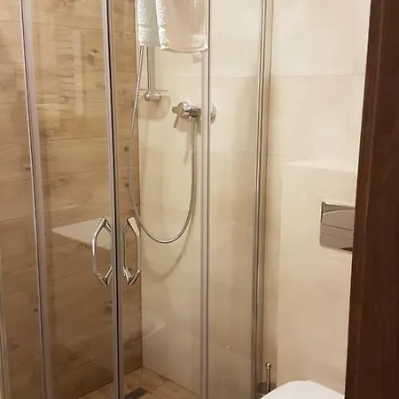U Podnoza Zamku * Szczytna