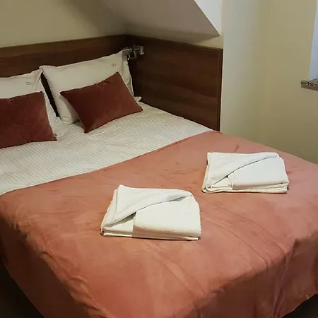 Lägenhet U Podnoza Zamku Szczytna