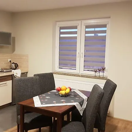 U Podnoza Zamku * Щитна