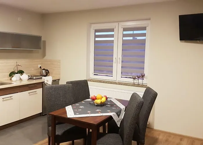 U Podnoza Zamku * Szczytna